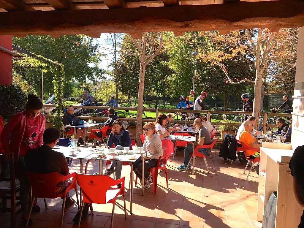 Hostal El Carril Llagostera